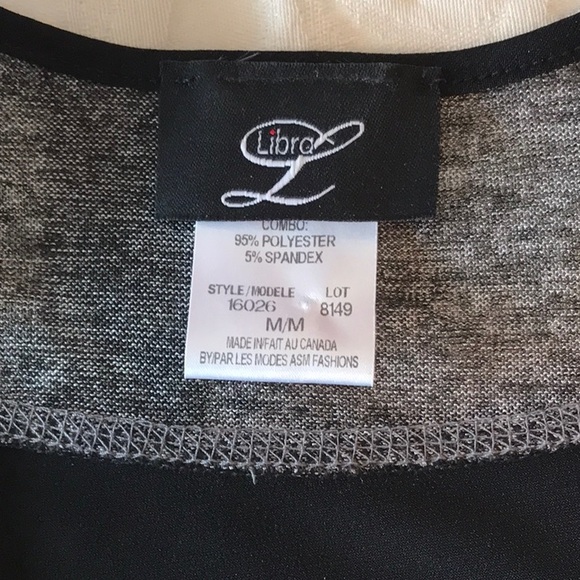 Tunic Style V-Neck Top with 3/4 sleeve.  Fun detail. - Picture 3 of 10